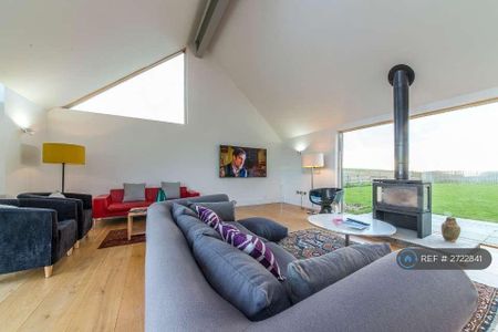 4 bedroom detached house to rent - Photo 3