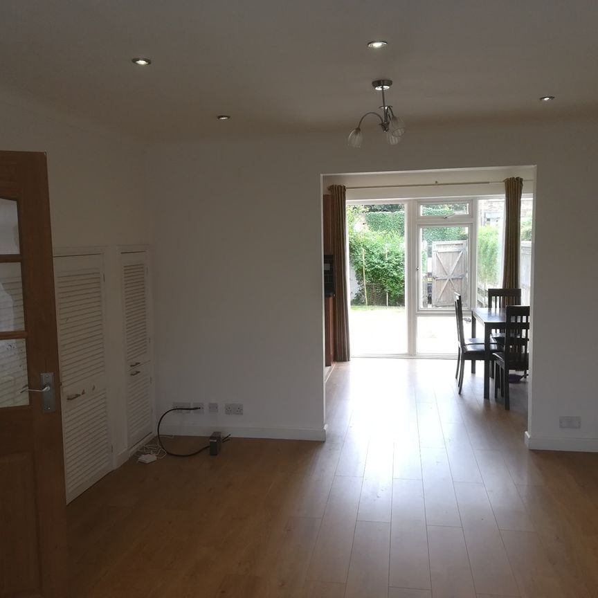 3 Bed Terraced House, Turnpike Link, CR0 - Photo 1