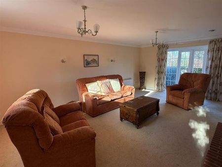3 bedroom detached bungalow to rent - Photo 2