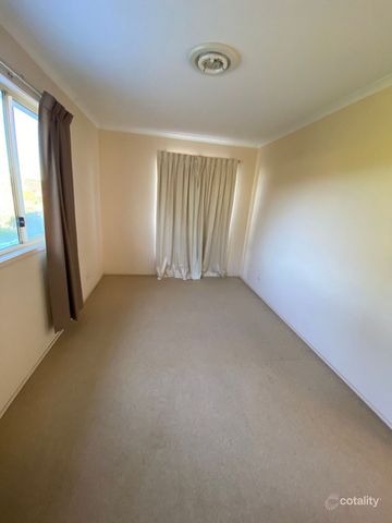Spacious Family Home in Prime Carseldine Location - Photo 2
