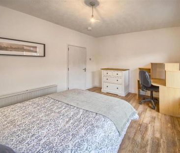 Room 3, 33 Farnham Street, Belfast, BT7 2FL - Photo 3