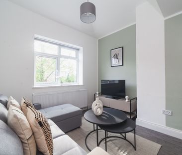 2 Bed Flat, Llanvanor Road, NW2 - Photo 2