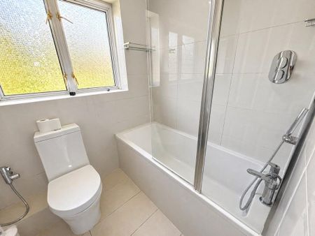 3 bedroom end of terrace house to rent - Photo 5