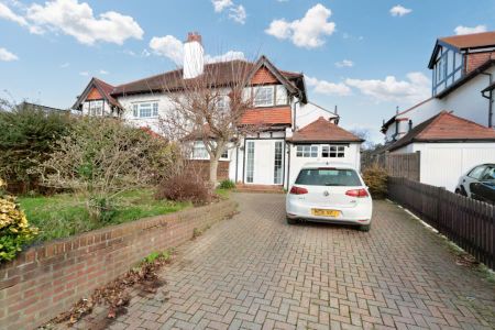 Ditton Hill Road, Surbiton, KT6 - Photo 3