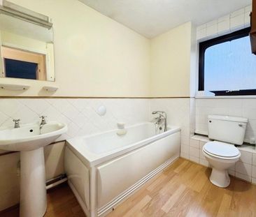 4 bedroom detached house to rent - Photo 5