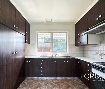 Charming Family Home in a Prized Parkdale Pocket | 650sqm North-Fac... - Photo 5