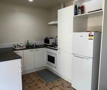 2 bedroom property with garage - Photo 3