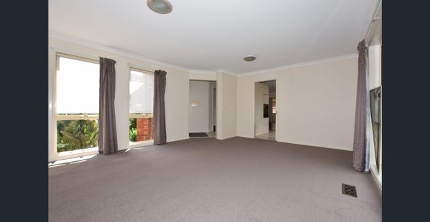 Modern, Spacious & Low-Maintenance unit in a Quiet Croydon Pocket - Photo 1