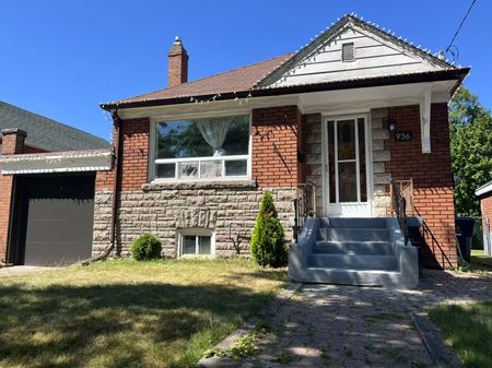 For Lease - 936 Pharmacy Avenue, Toronto, Ontario - Photo 5