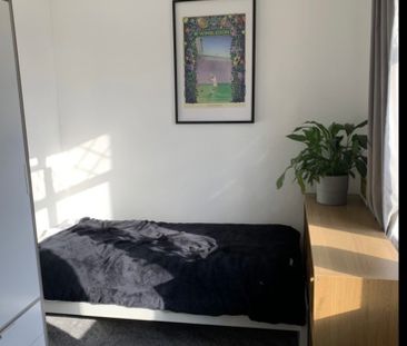 Room in a Shared House, Queenscourt, HA9 - Photo 3