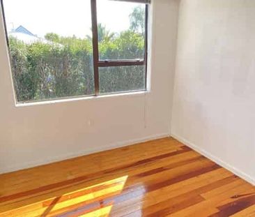 Location!Location!Location! - Photo 4