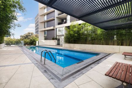 Contemporary 2 bedroom apartment with expansive outdoor living - Photo 4