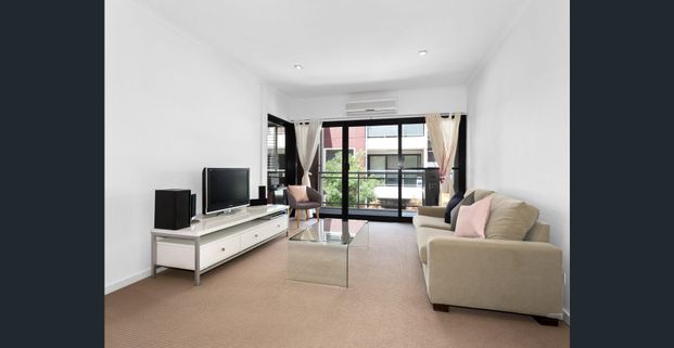 FULLY FURNISHED 2 BEDROOM, 2 BATHROOM APARTMENT! - Photo 1