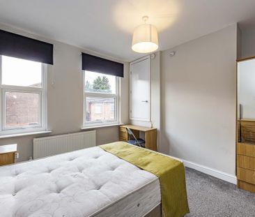 4 bedroom terraced house to rent - Photo 6