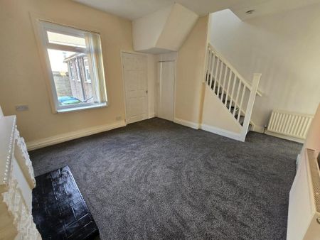 2 bedroom terraced house to rent - Photo 4