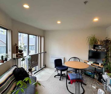 Fully-Furnished Queen St Apartment - Photo 4
