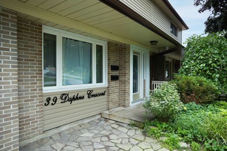 For Lease - 39 Daphne Crescent, Barrie, Ontario - Photo 2