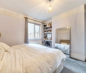 Flat to rent - Brownhill Road, London, SE6 - Photo 5