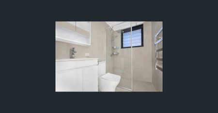 Fully Renovated North-Facing Apartment with Lock-Up Garage by the Coast - Photo 3