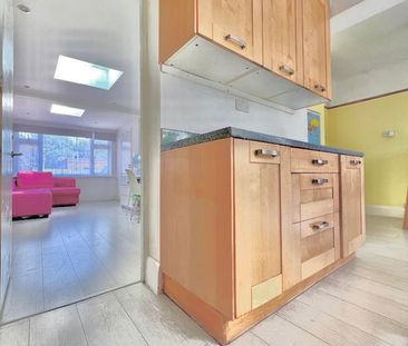 4 Bed Semi-Detached House, Mossville Gardens, SM4 - Photo 6