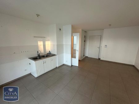 Location Appartement 3 pièces 75m² BOURG EN BRESSE 01000 - Photo 2