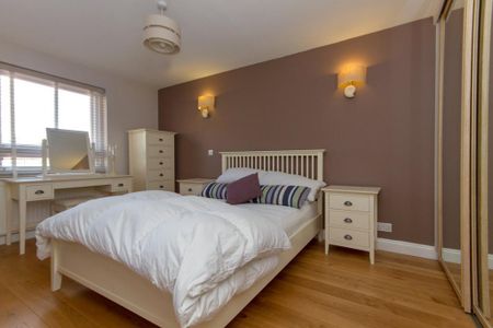 4 bedroom link detached house to rent - Photo 4