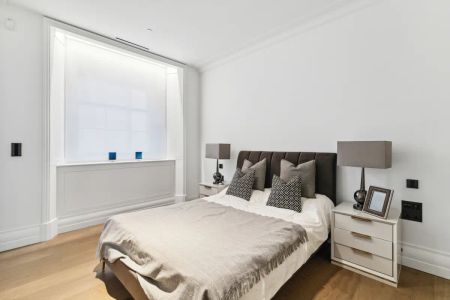 1 bedroom flat in London - Photo 2