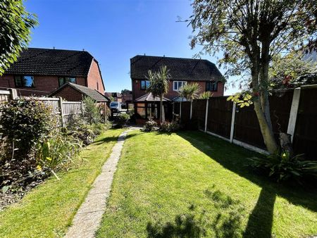 2 bedroom semi-detached house to rent - Photo 5