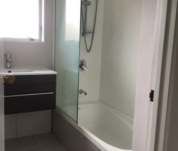Private retreat in the heart of Morrinsville - Photo 5