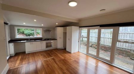 Renovated Three Bedroom House - Photo 3