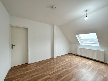 renoviert, modernisiert & bezugsfrei: Helle + gut geschnittene 2-Zi.-Wohnung in zentraler Lage - Photo 2