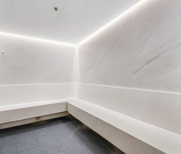 Fully Furnished Southbank Apartment with Resort-Style Facilities - Photo 6