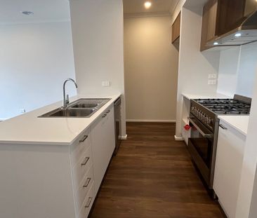 BRAND NEW, Functional & Great Location!! - Photo 4