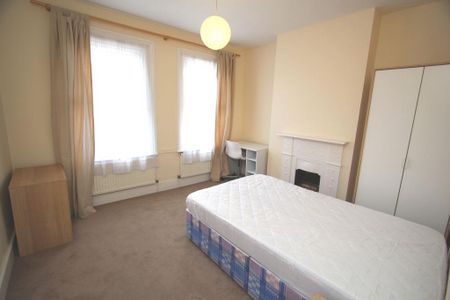 4 bedroom semi-detached house to rent - Photo 4