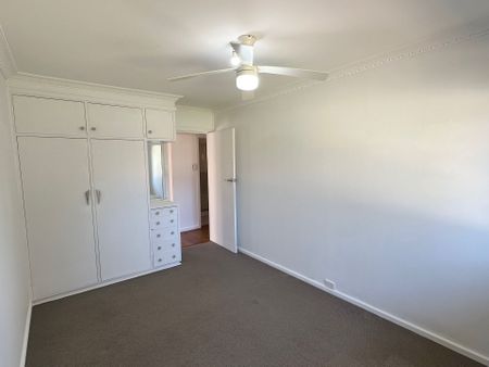 EAST GRIFFITH LOCATION - Photo 2