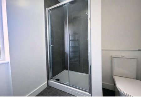 1 bedroom in a house share to rent - Photo 2