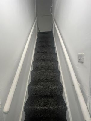 Elford Place East, Leeds - Photo 1