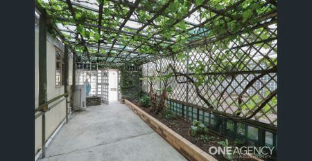 1 Bedroom granny flat with bonus bedroom/study and private outdoor space - Photo 3