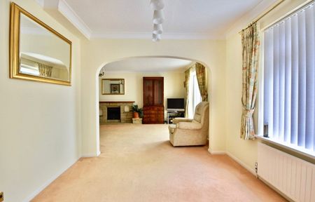 Roebuck Close, Ashtead, Surrey, KT21 2DN - Photo 2