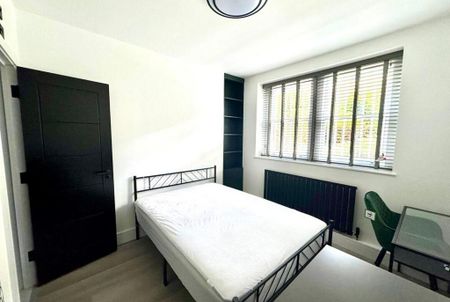 3 bedroom flat to rent - Photo 4