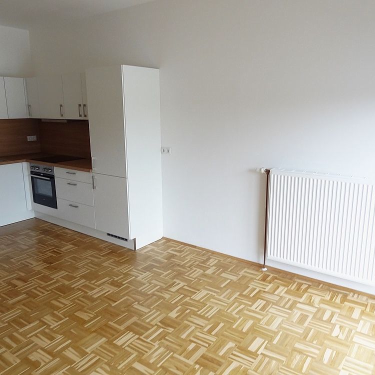 Gemütliche und geräumige Mietwohnung mit neuer Küche und großem Wohn- Esszimmer …! - Photo 1