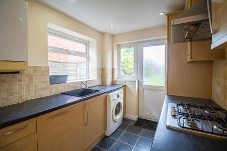 3 bedroom semi-detached house to rent - Photo 5