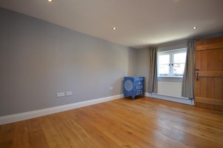 3 bedroom semi-detached house to rent - Photo 5