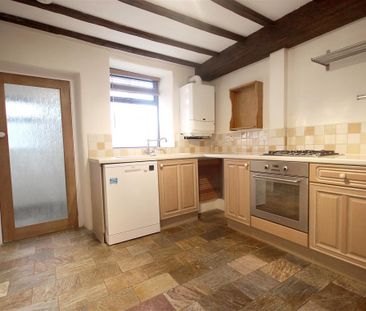 2 Bedroom House - Terraced To Let - Photo 3