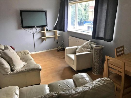 4 bedroom flat to rent - Photo 1