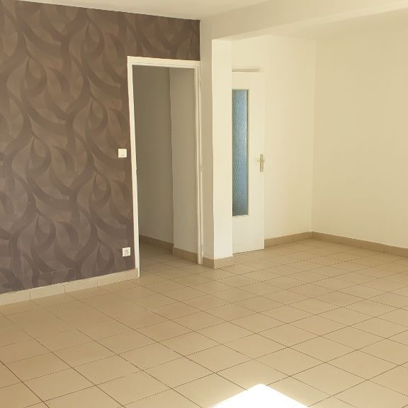 Location Maison 4 pièces 93m² - Photo 1