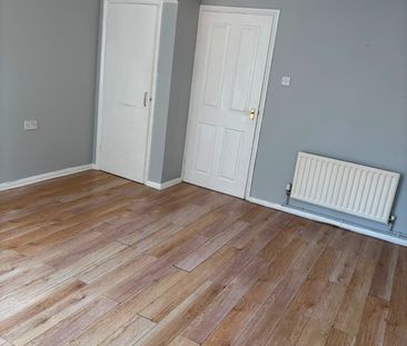 2 Bed Semi-Detached House, Adams Way, CR0 - Photo 4