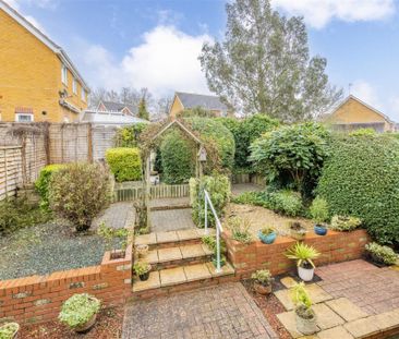 3 bed House - Detached To Let - Photo 5