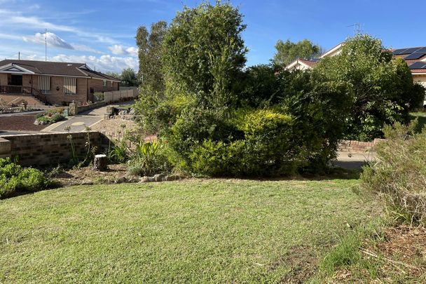 Lovely 3 Bedroom Unit - Photo 1