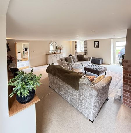 Town House Court, Madley - Photo 3